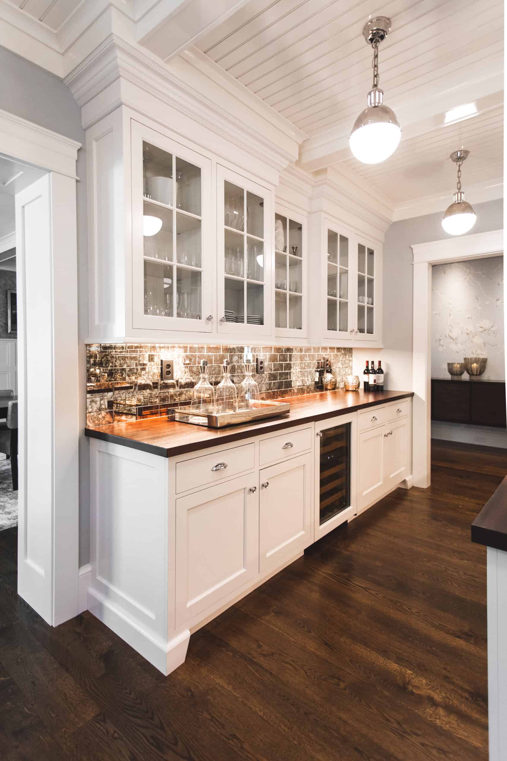 Many modern dream kitchens include spectacular butler’s pantries that add to the kitchen space and function