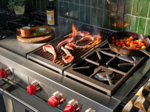 Wolf luxury ranges feature porcelain-coated cast iron grates that sit on silicone feet, and allow you to customize your rangetop with traditional burners, indoor grill, griddle, French Top or a Wok for versatile cooking.